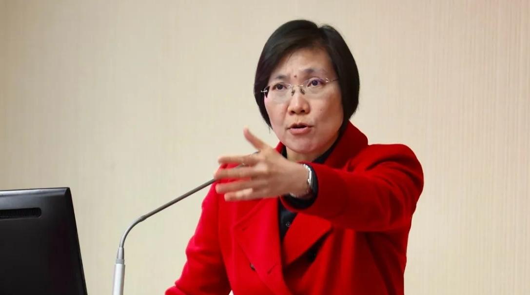 徐欣莹威胁脱党参选。
徐欣莹是新竹县县长的热门人选，之前曾经创立民国党，在蓝营中