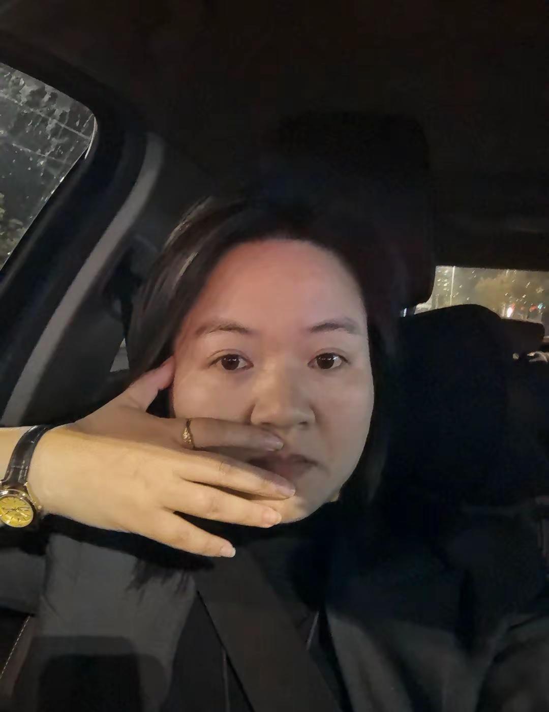 近四十岁，不讨好，不解释，不勉强。心有山海，静而不争；眼里无惊，淡而从容。往后余