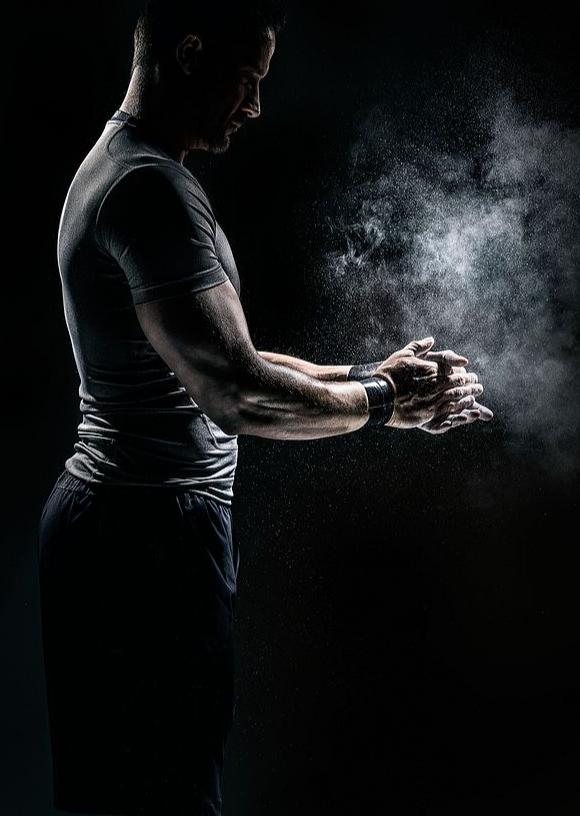 在生活中，健身已经成了很多人的日常，不管是小区里的健身器材旁，还是专业的健身房里