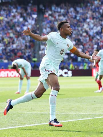 姆巴佩回应淘汰摩洛哥世界杯1/4决赛法国2-0摩洛哥，姆巴佩接受现场采访。 谈到