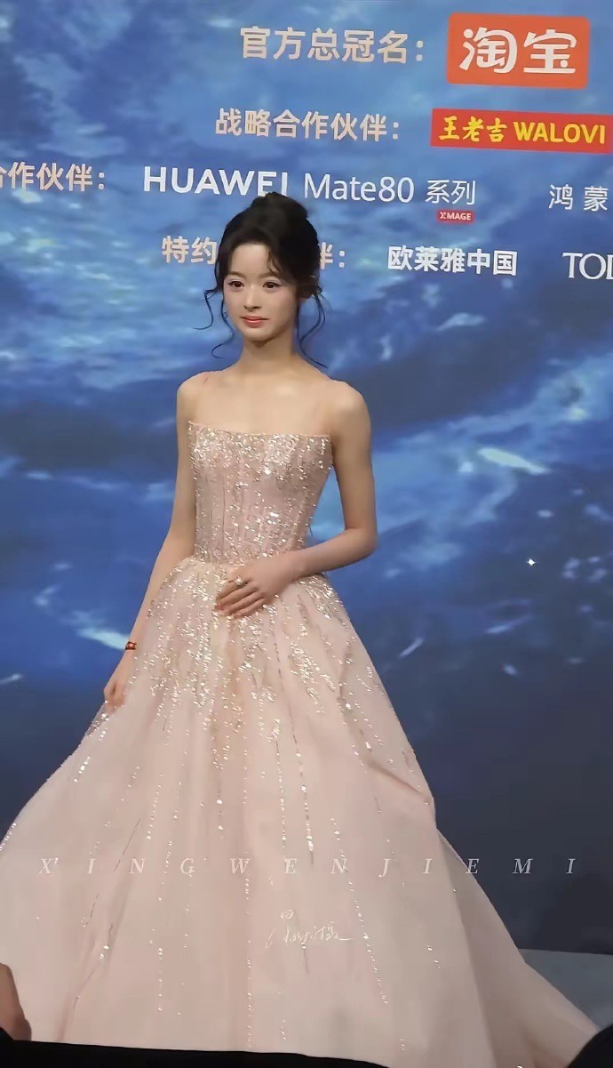 这位耳环不带了，项链也不带了