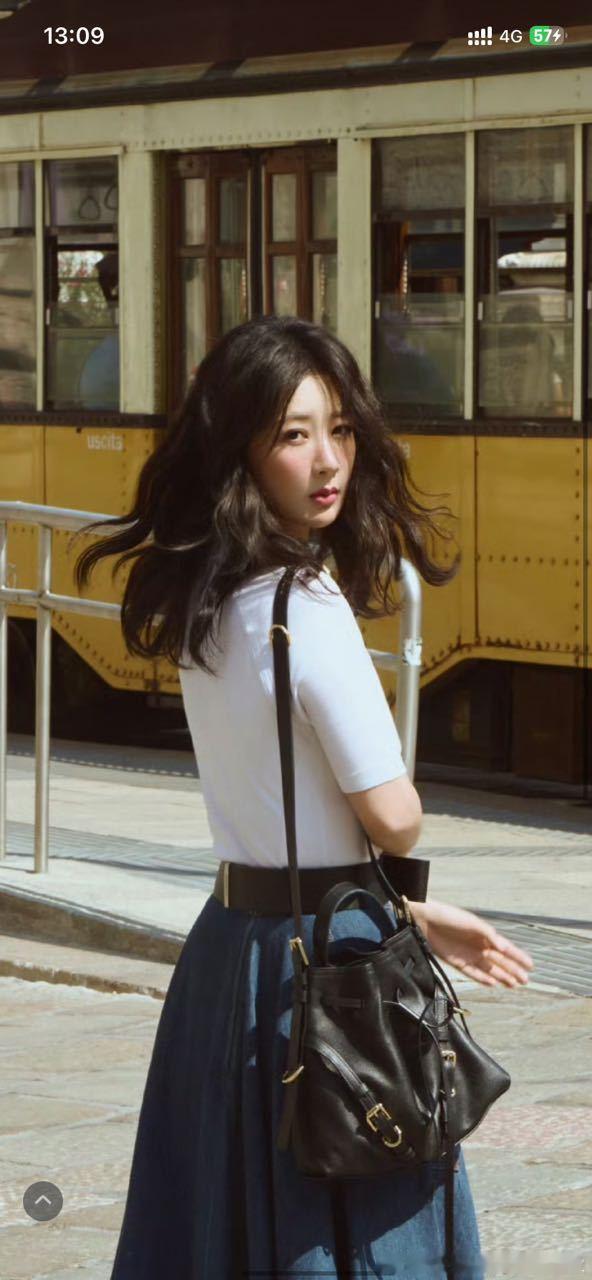 杨紫摄影师是谁回眸一笑百媚生，六宫粉黛无颜色。天选杨贵妃啊杨紫生命树的风已经吹到