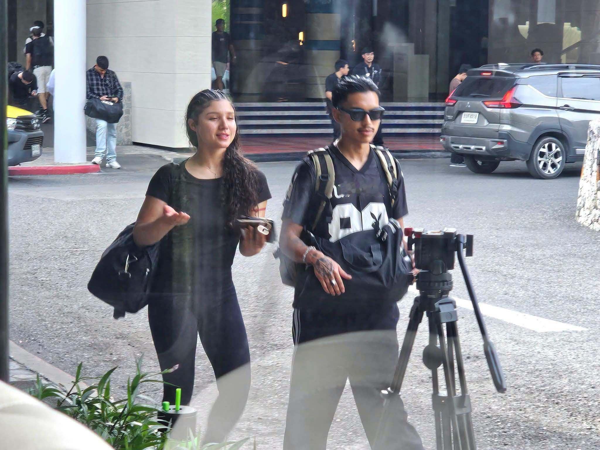 “林肯”号航母上的美军女兵，目前MD一等人现役人员中女性约占21%—22%。按一