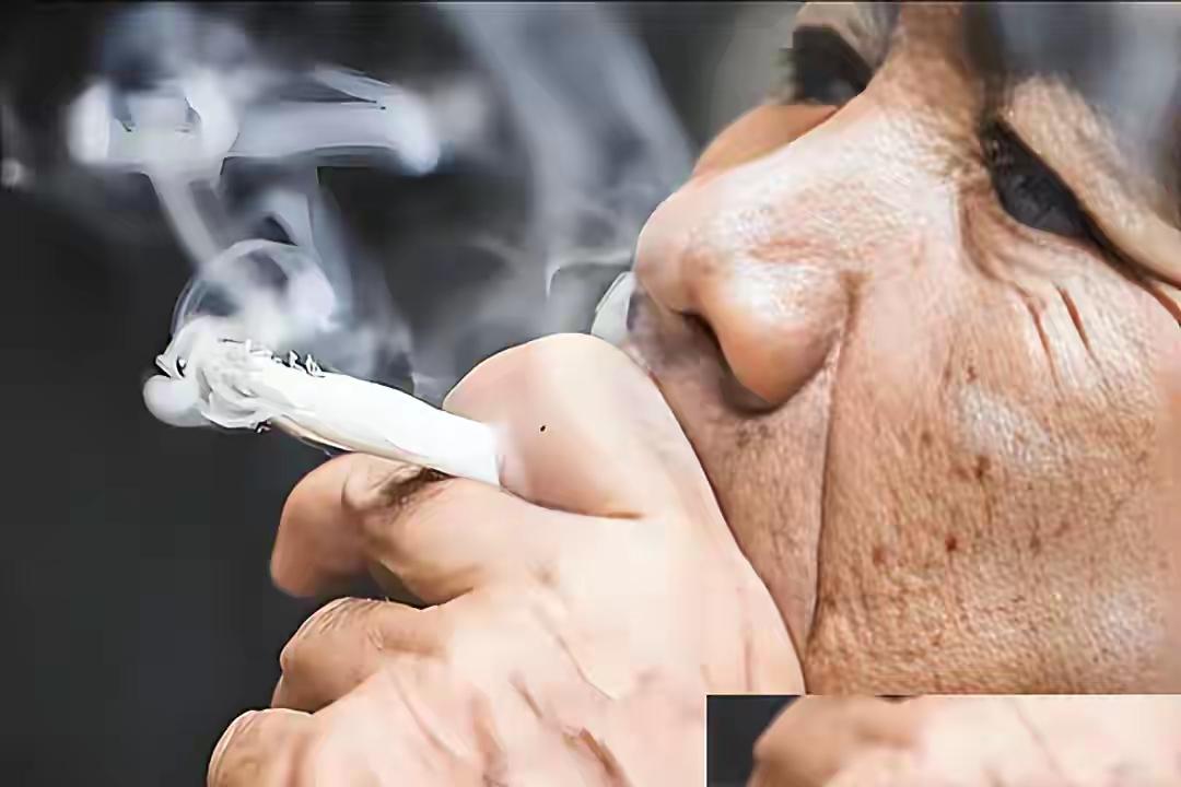 吸烟的危害非常大，而且不仅害自己还害他人健康，花费也很大，不知道为什么还不能在全