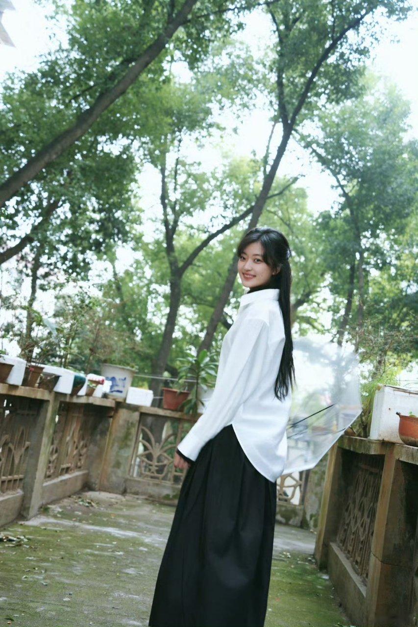 孙千说夏雪是世界上最好的女孩孙千最好的夏雪 没错夏雪就是世界上最好的女孩！！ 