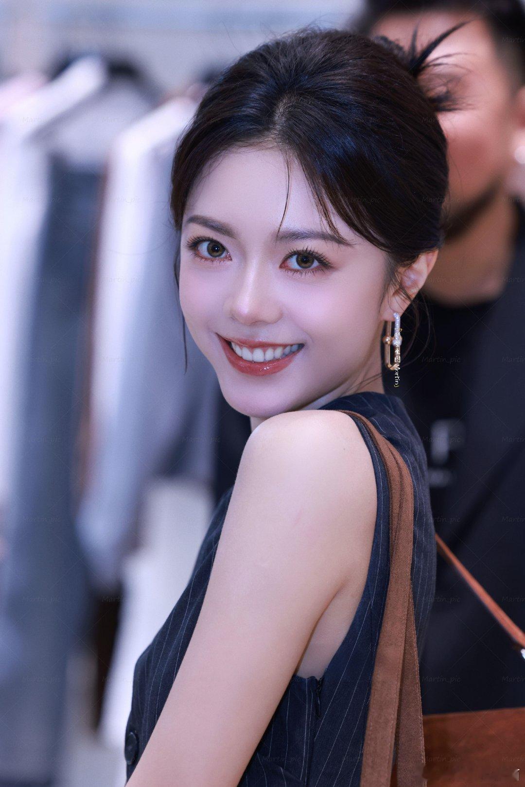 赵今麦今天是御姐好明媚好美丽[泪][泪] ​​​