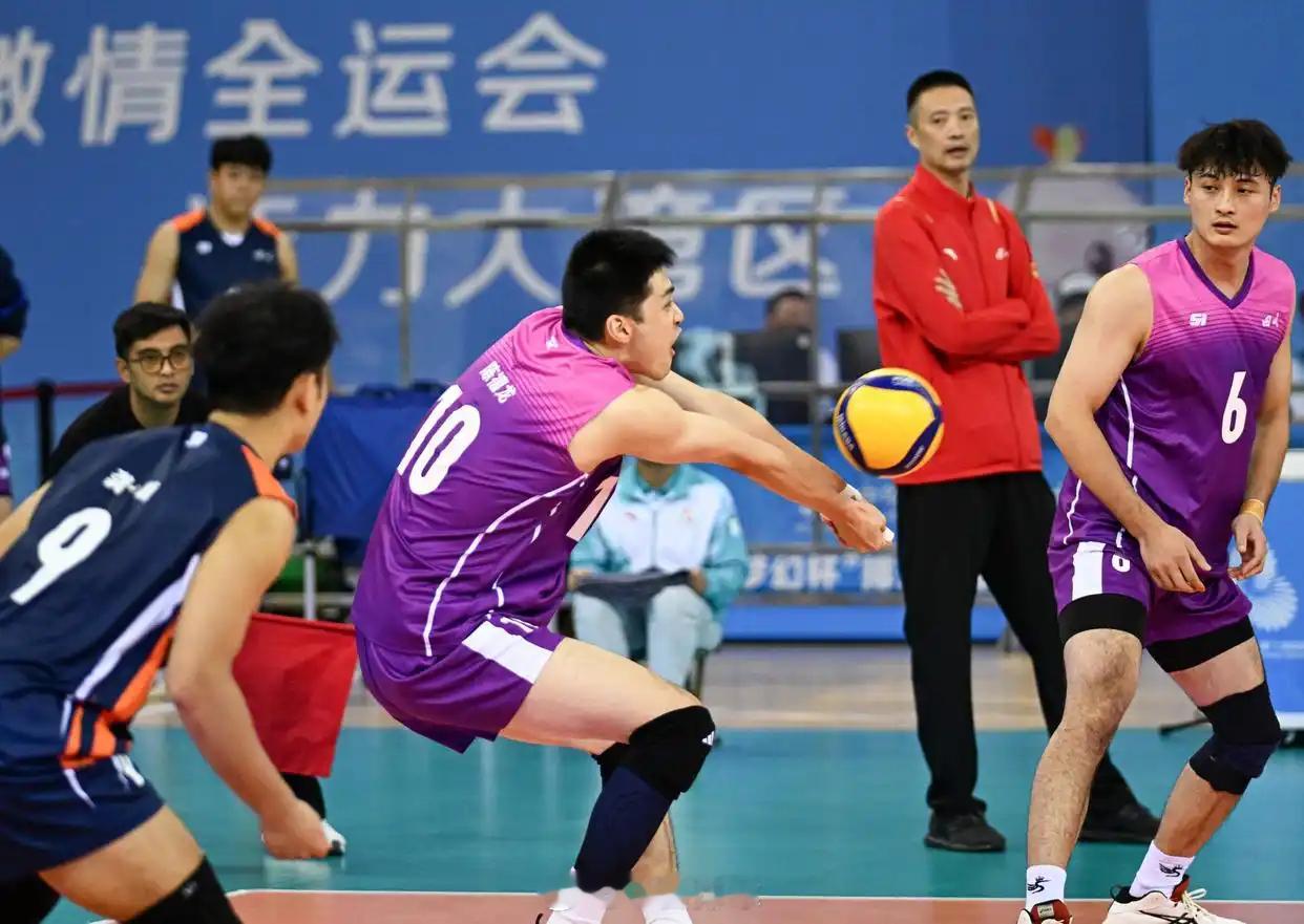 新华社组照： 男排小组赛，11月11日，A组的四川男排3-0香港男排（新华社记者