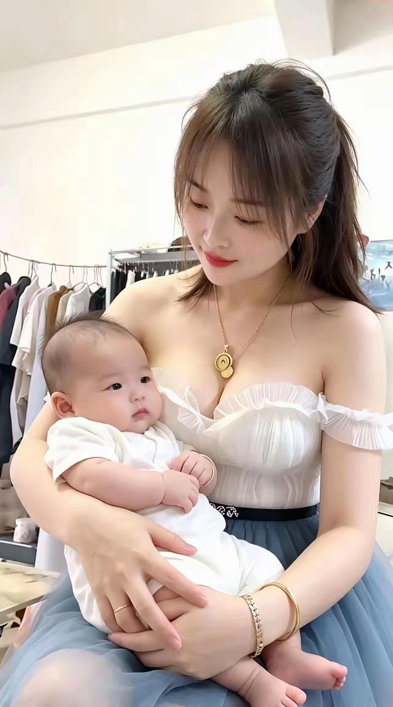 邻居三十九岁的姑娘长相出众，性格温和贤惠，年轻时追求者络绎不绝，如今却打定主意终
