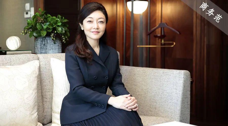 58岁“泰国第一阔太”冻龄美，陪马云吃路边摊，穿衣很“老钱风”
正大谢氏家族第三