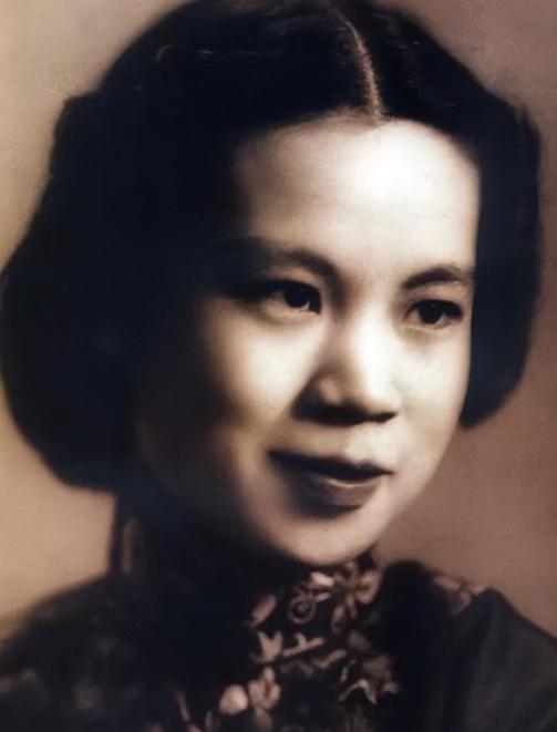 徐悲鸿长女看着母亲每日喝着牛奶，想起病房里的父亲和继母，她又莫名升起一股不平：“