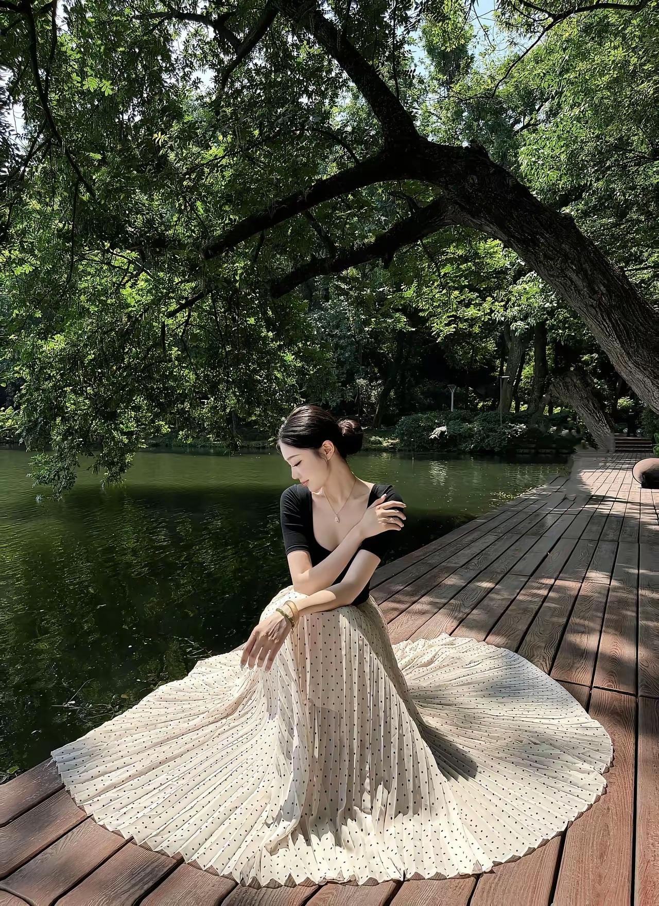 西湖美景因你增色[比心]