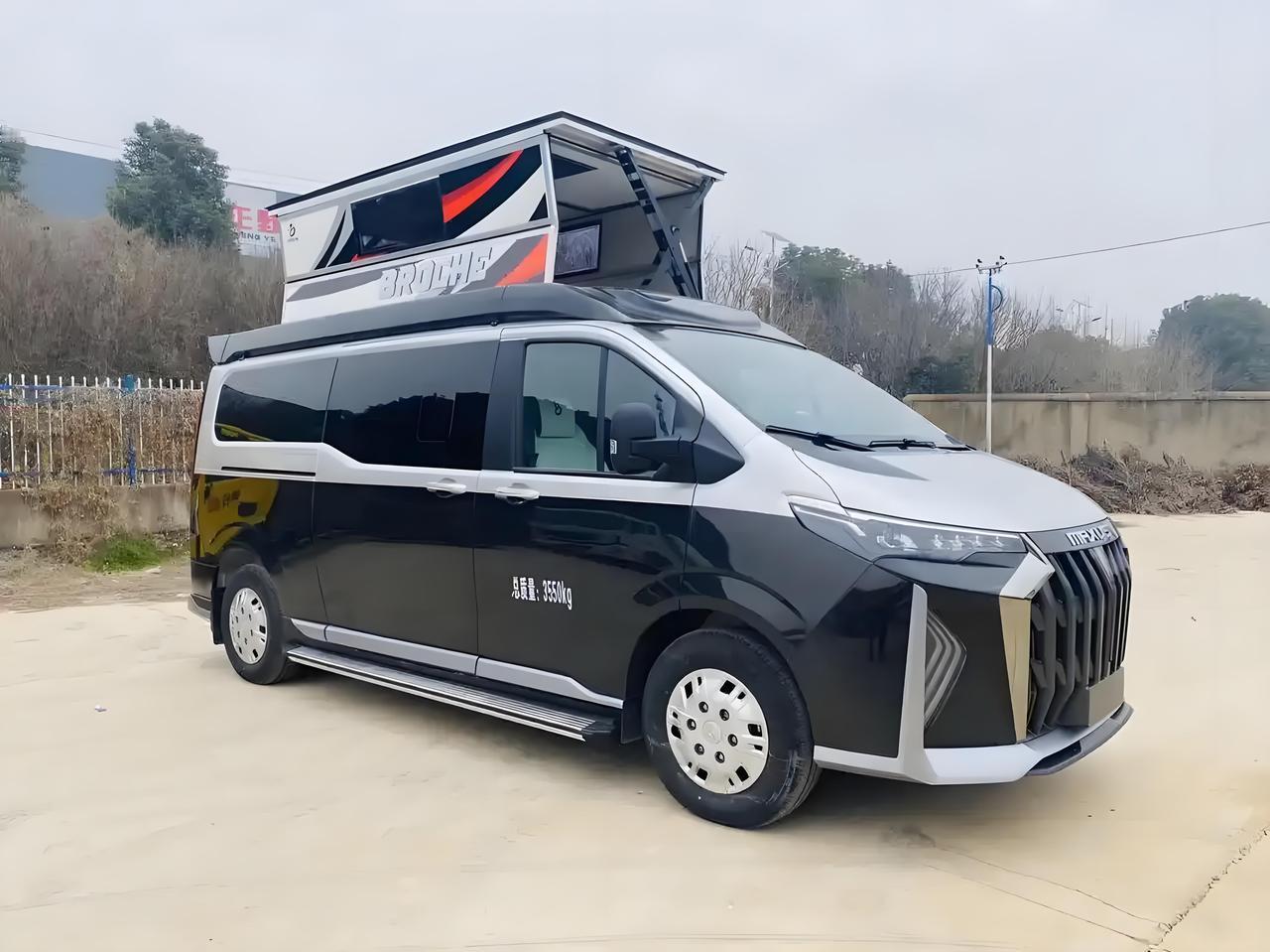 🚐 大通新途V70：国内最小硬升顶房车，通勤露营一车搞定！
 想拥有人生第一台