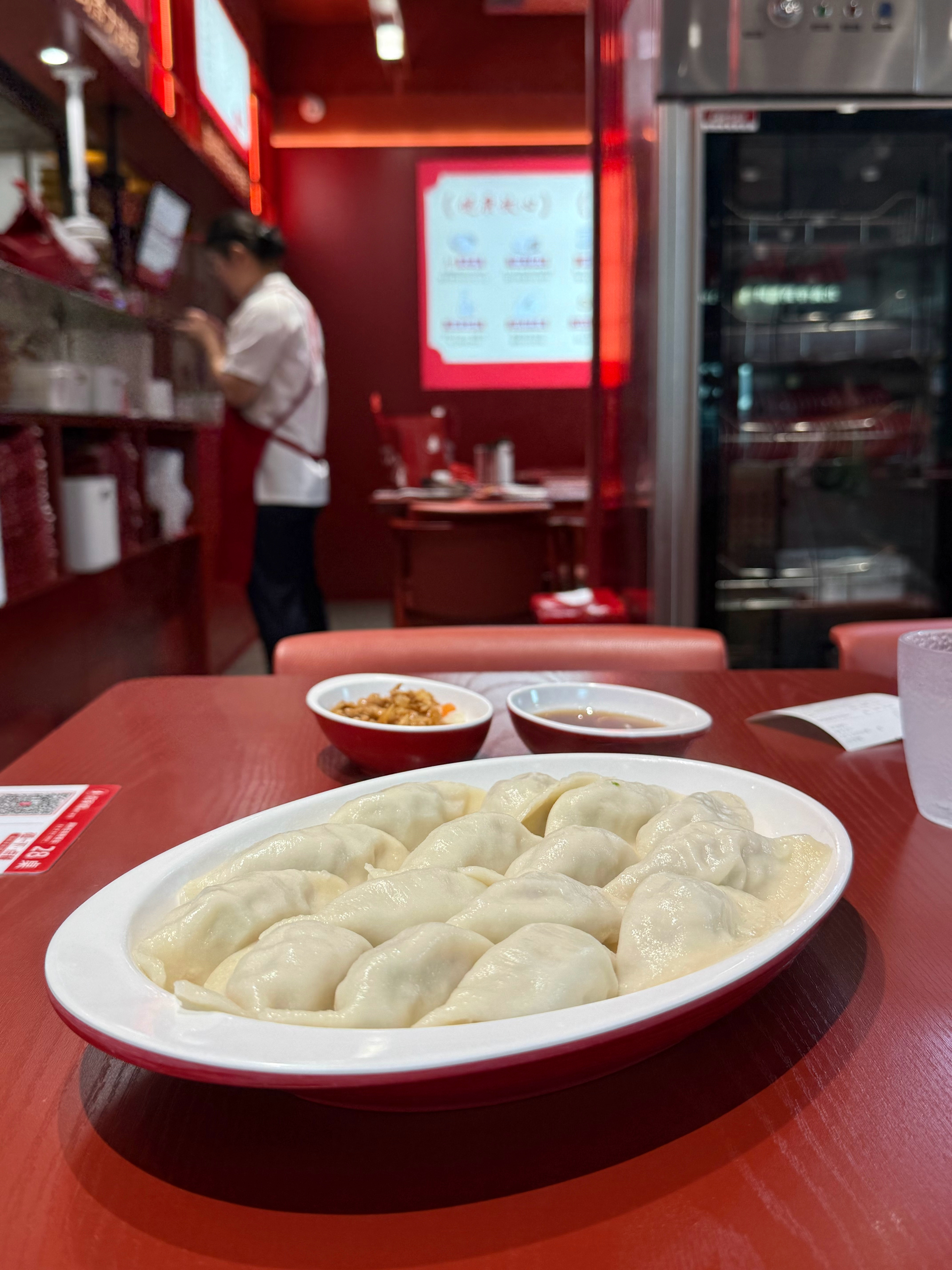 上班Day午餐🥢｜喜家德芹菜鲜肉🥟饭后来一杯好久好久没喝的Tims，季节款清