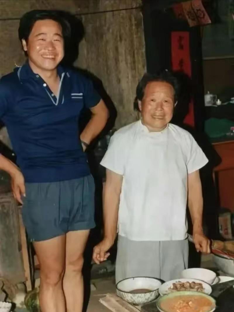 你能认出这是哪位作家吗？ 
