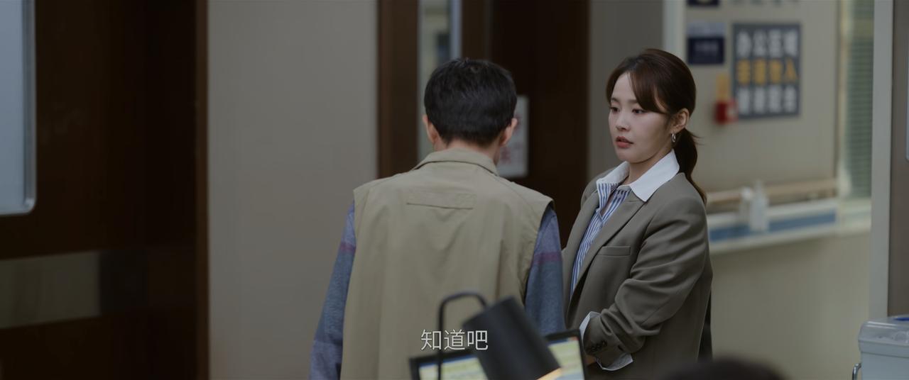 《问心2》的剧情好搞笑！

农妇明明心脏有问题，可还想拼儿子。

医生怎么劝都没