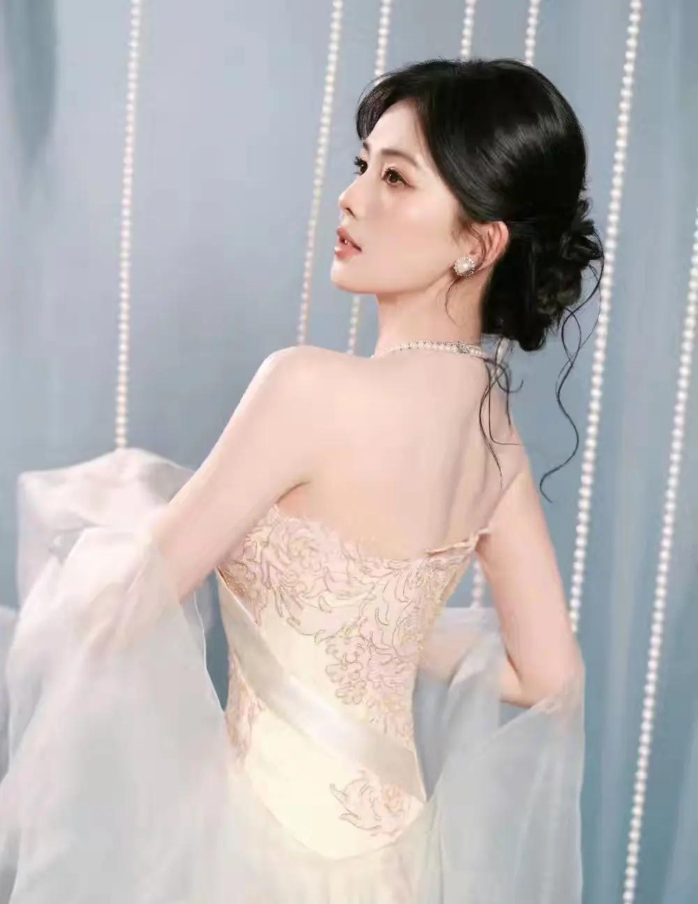 【图片】26.10.29@白鹿工作室 XHS更新白鹿相关图片4p油画中走出的珍珠
