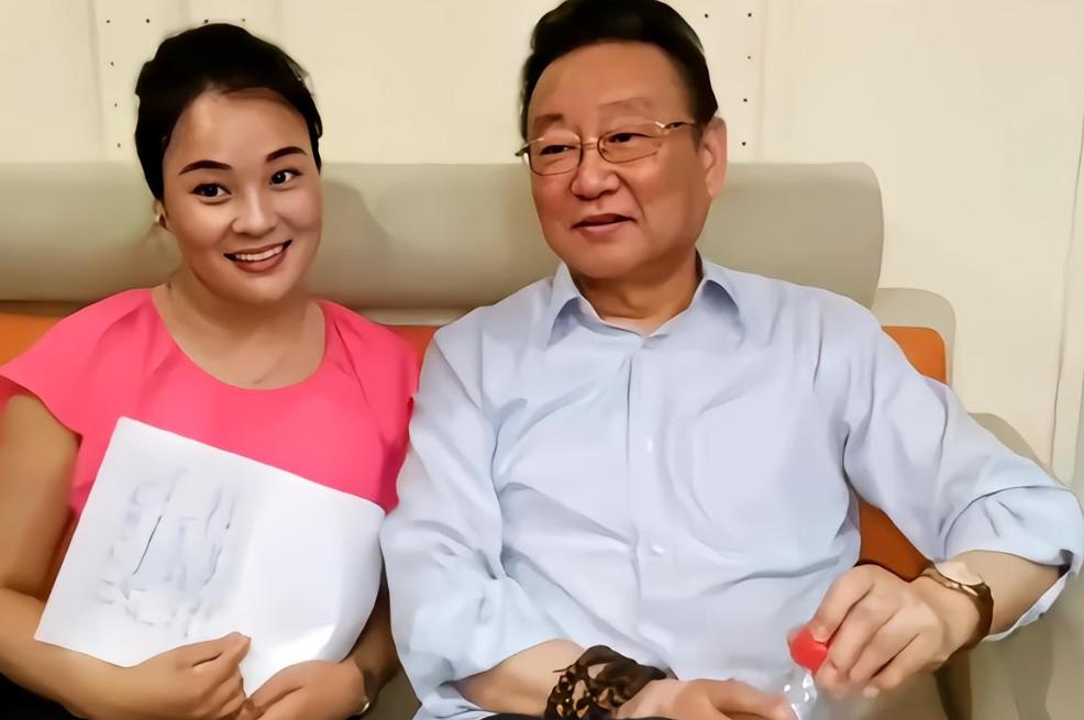 “我是蒋大为的情人，他欠我90万不还，有欠条为证”，2004年1月，一自称蒋大为