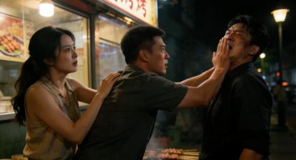 “摸我女朋友就是不行！”山西吕梁，一男子在烧烤店喝醉酒后，见邻桌女子长得好看，遂