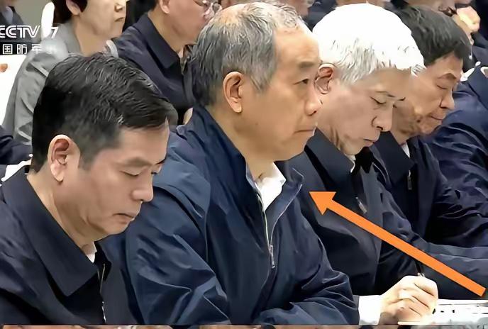4 月 30 日新闻联播关键画面：马伟明再次现身。
​可能有人会问，不就是一位院
