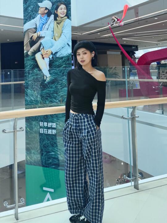 也是好起来了！逛街遇到了自己的巨幅海报