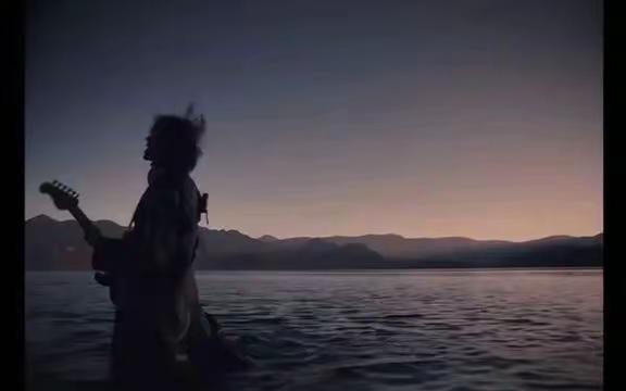 恨海情天东亚人骨子里的宿命，也是我和你之间那段无法挣脱的过往。你说爱我，我却要反