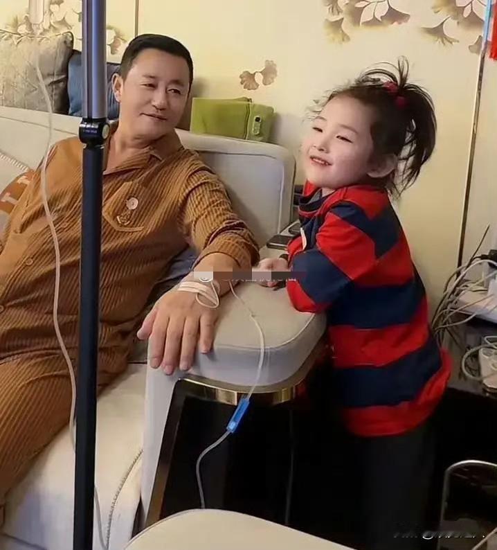 同样是明星，做人的差距咋这么大？
 
闫学晶住着千万豪宅，戴7万手表，却哭穷儿子