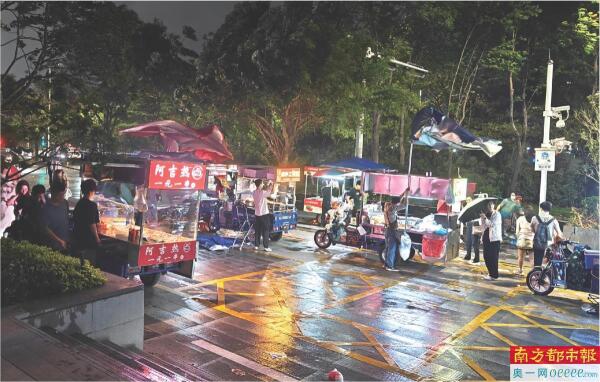 占道摆卖垃圾散落 市民喊话快来测评
