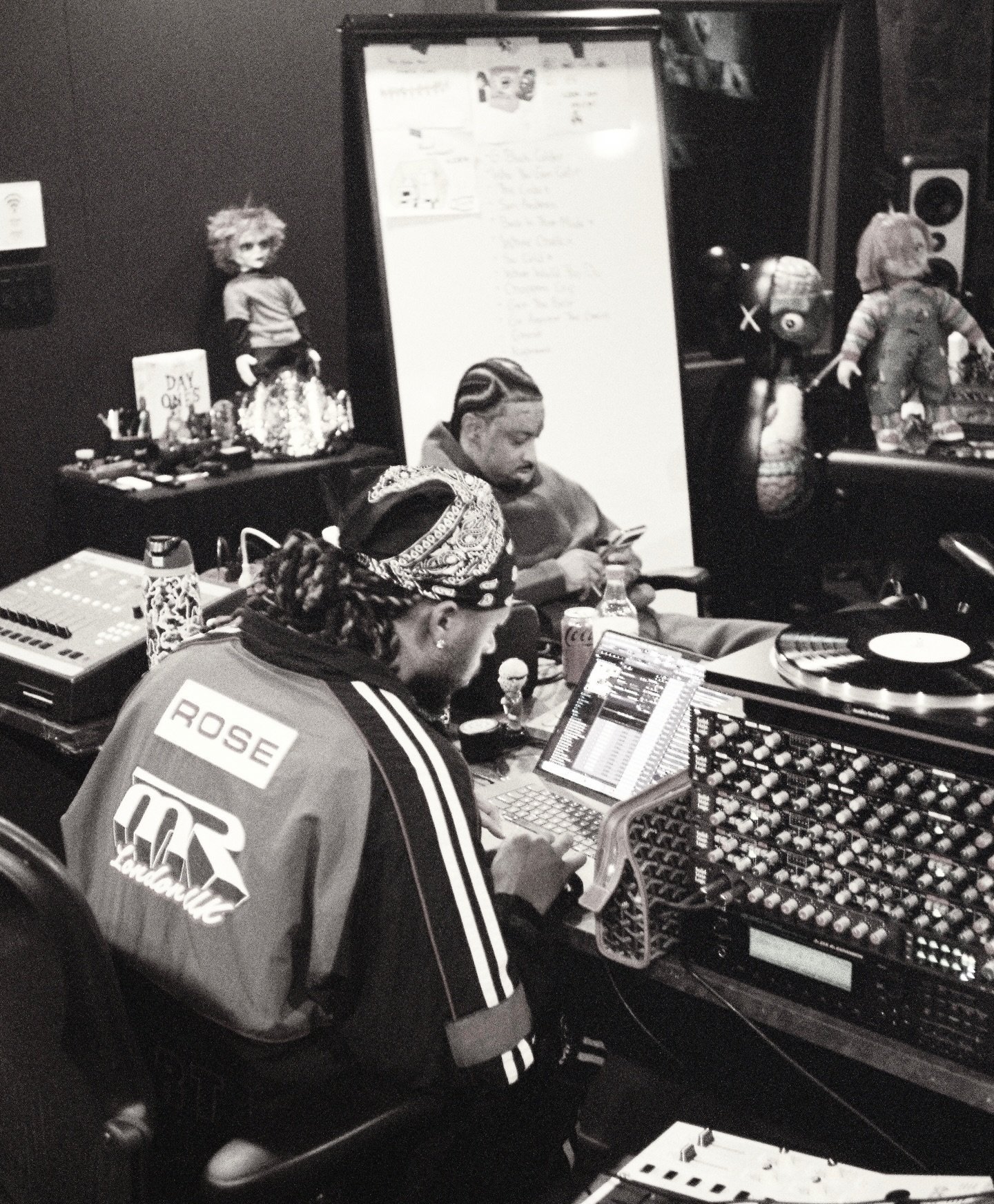 Metro Boomin 和 21 Savage 在工作室 📷今年万圣节会无预