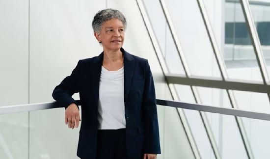 美联储高层官员表示：美国低收入群体如今难以维持收支平衡、勉强糊口 ​​​