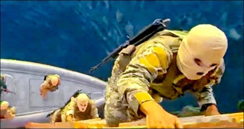 伊朗快艇扣押货轮 特朗普讽刺“耍小聪明的小船”：不达成协议就动用武力海外新鲜事美