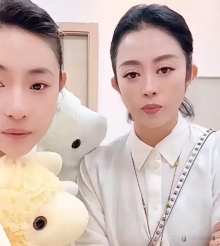 温美玲说，他今生最后悔的一件事，还有今生做的最对的一件事。最后悔的一件事就是结婚