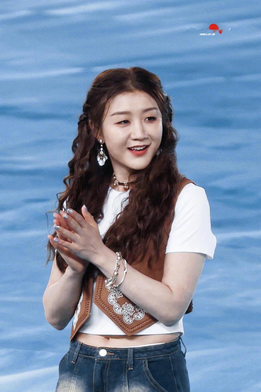 陈梦非遗琉璃花也能颠球 看陈梦颠非遗琉璃花，突然懂了什么叫“实力即王道”！那么娇