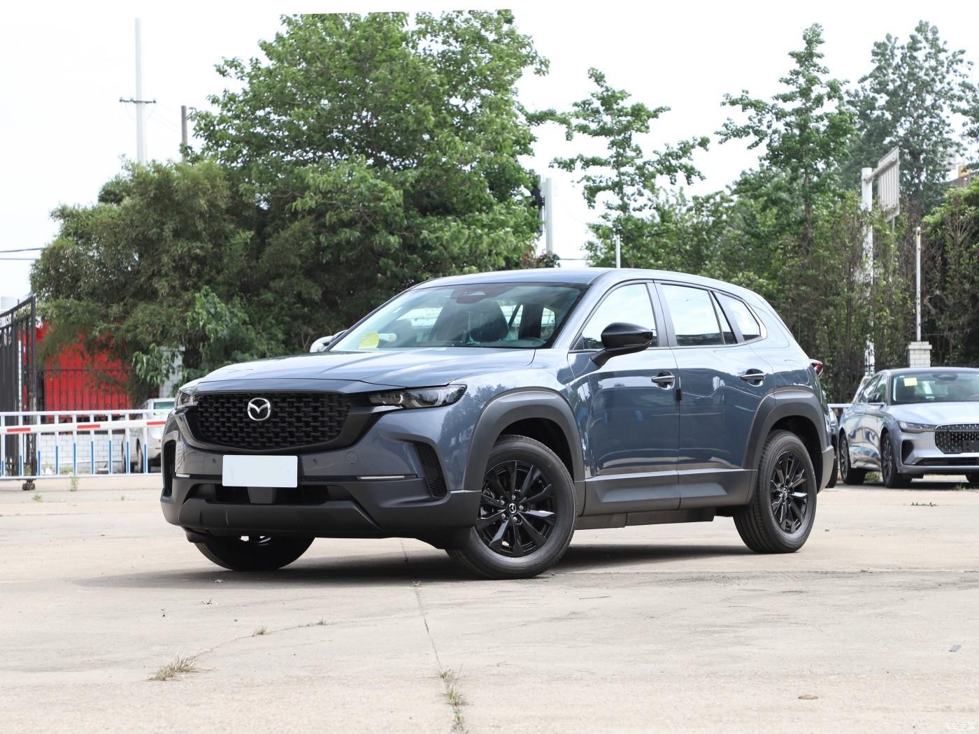 马自达CX-50行也山系宽体SUV造型，魂动设计搭配哑光越野包围，车漆质感高级，