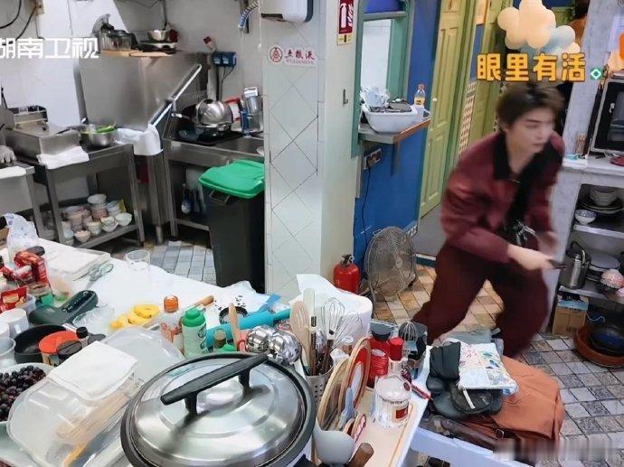 丁禹兮[超话]丁禹兮张百乔1秒800个假动作中餐厅名场面中餐厅 姜妍做喜糖时，丁