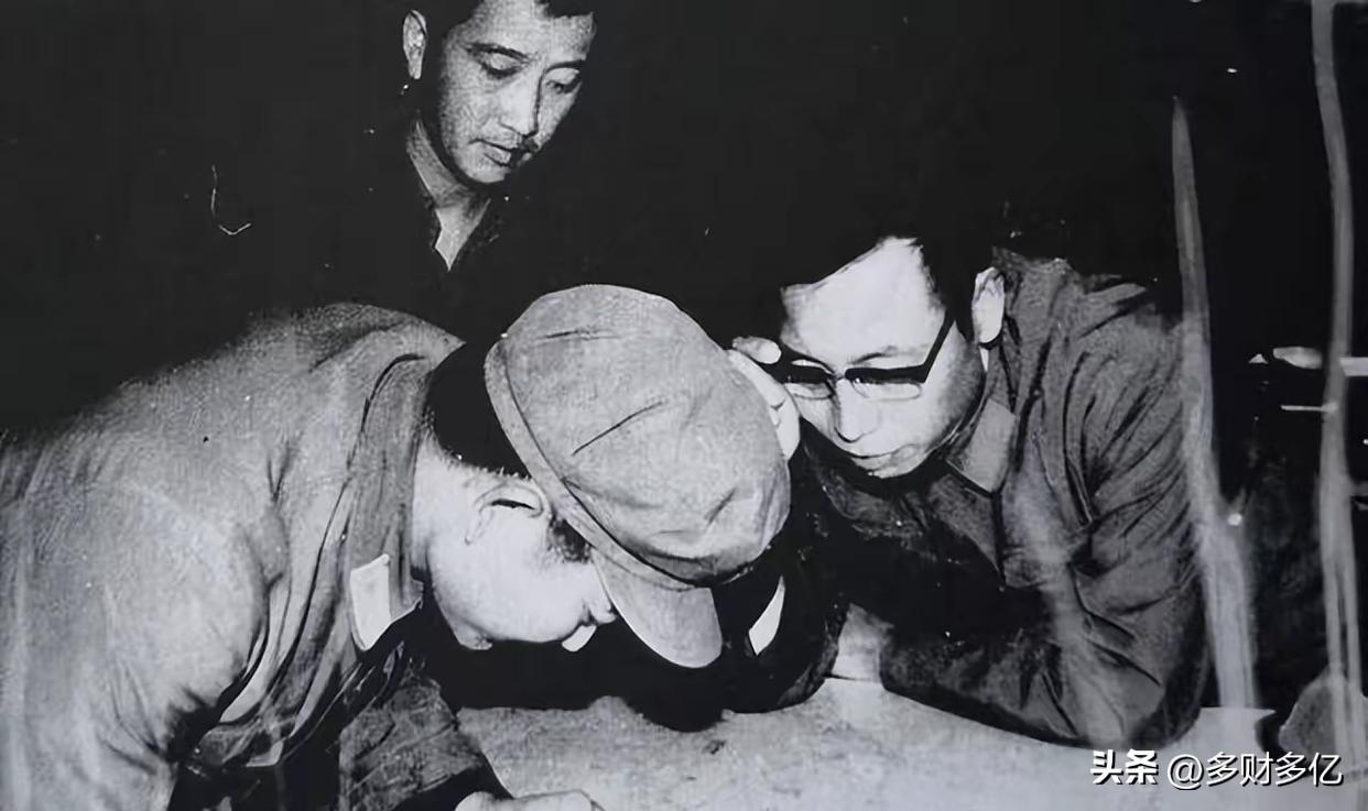 两山轮战12位师长，唯独他没评将军反而转业，只因那句“战士流的是血不是水”，这才