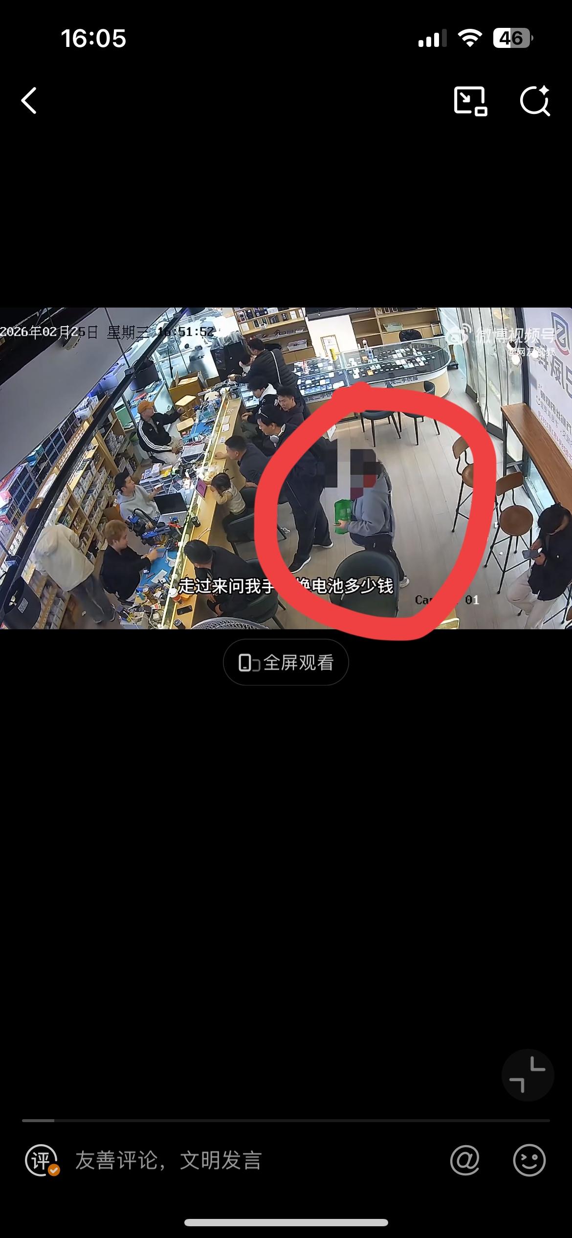 手机店老板吐槽，残疾人修手机，说好60元，修好却耍赖要跑。四川成都某手机维修店，
