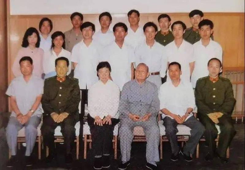 18岁那年，陈伟兰被分到西藏，父亲是陈云。

按理说,一句话就能把她留在成都,可