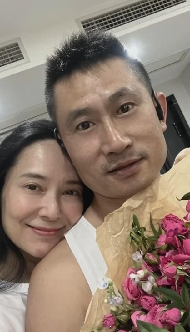 郭羡妮回应婚变传闻她采访时语气淡然“每年都这样，从我结婚开始就在说，所以就不用回