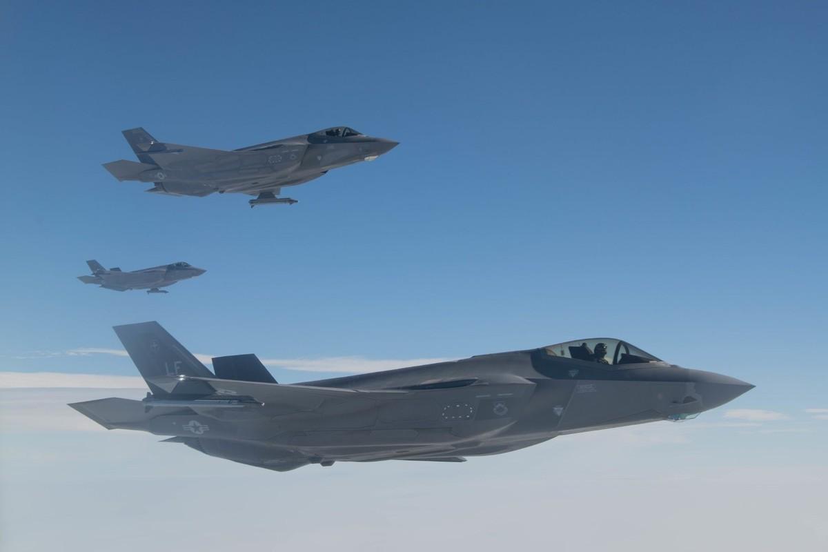 新加坡购买F-35，12架战机“永久驻美”。
9月初美国方面一份F-35项目报告