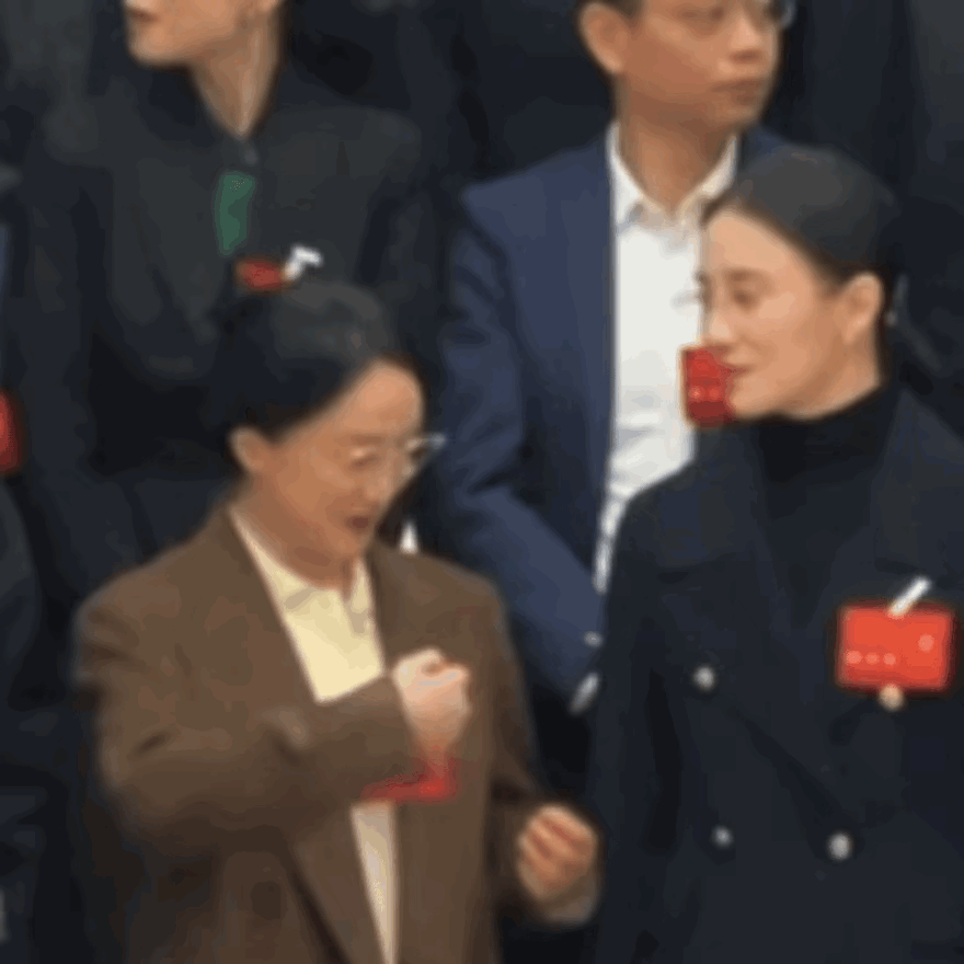 1月31日，49岁的周迅和43岁的宋佳，突然全网开始嗑她俩！

在昨天的影协大会