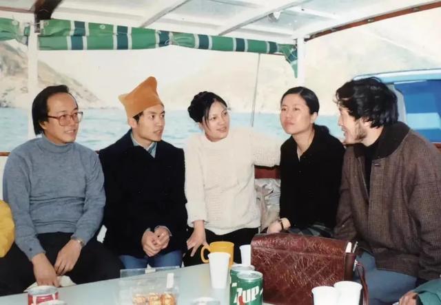 顾城的妻子谢烨长得不错又顾家，可惜她才35岁就被顾城夺了性命，是个命苦之人。