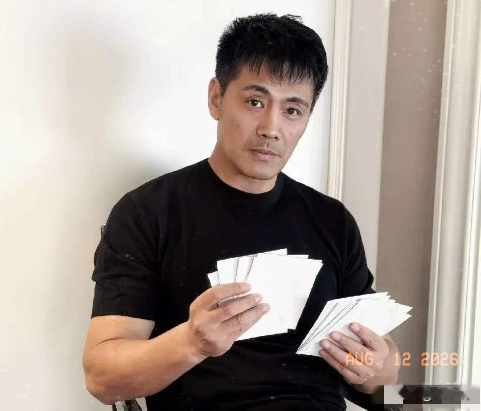 邵兵，遗憾发文，
8月12号傍晚，邵兵突然冲上热搜，他在个人社交平台上遗憾发文，