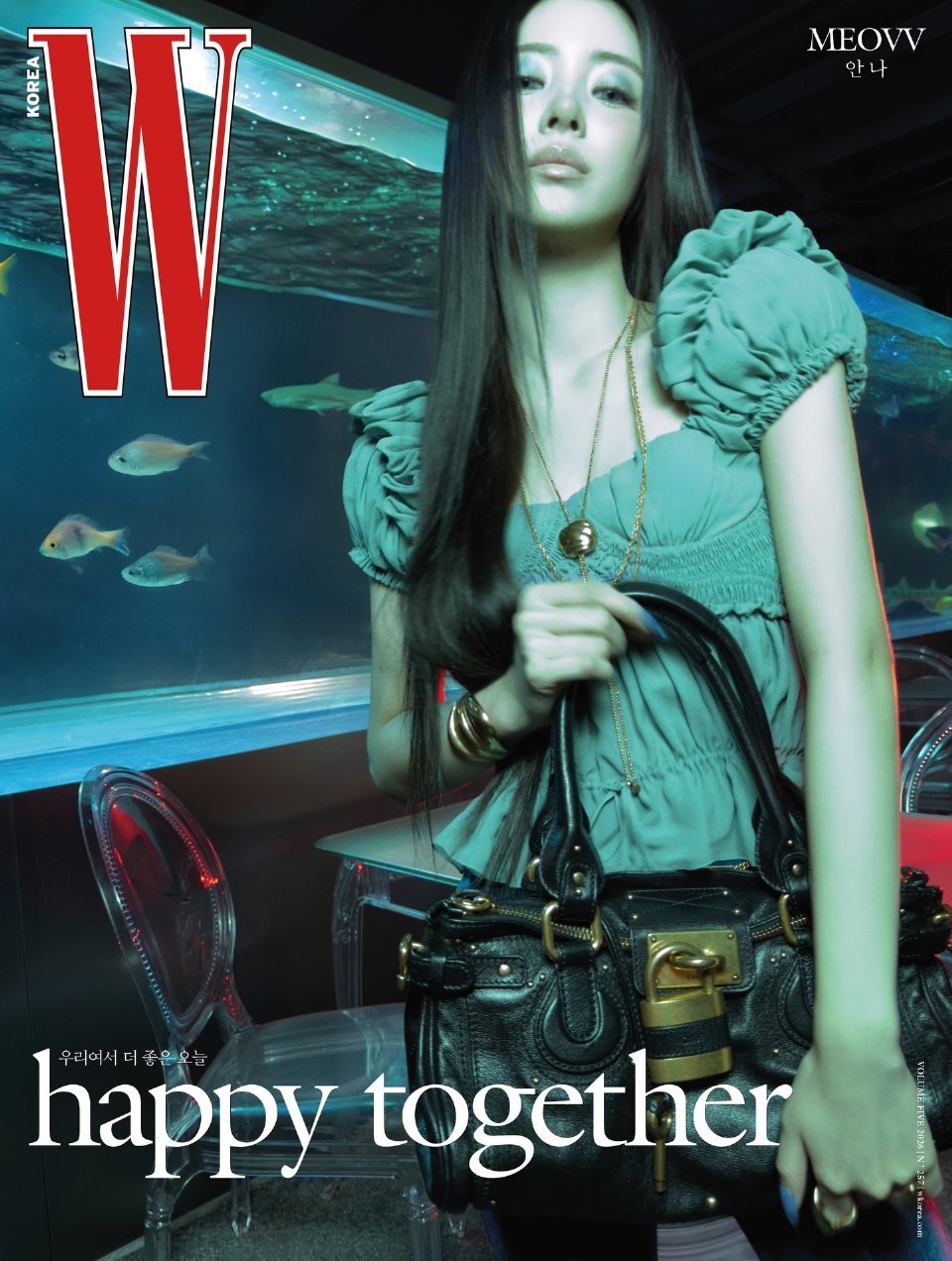 ANNA本月W Korea封面的确让人眼前一亮尤其这张色调和千禧味儿太正了 