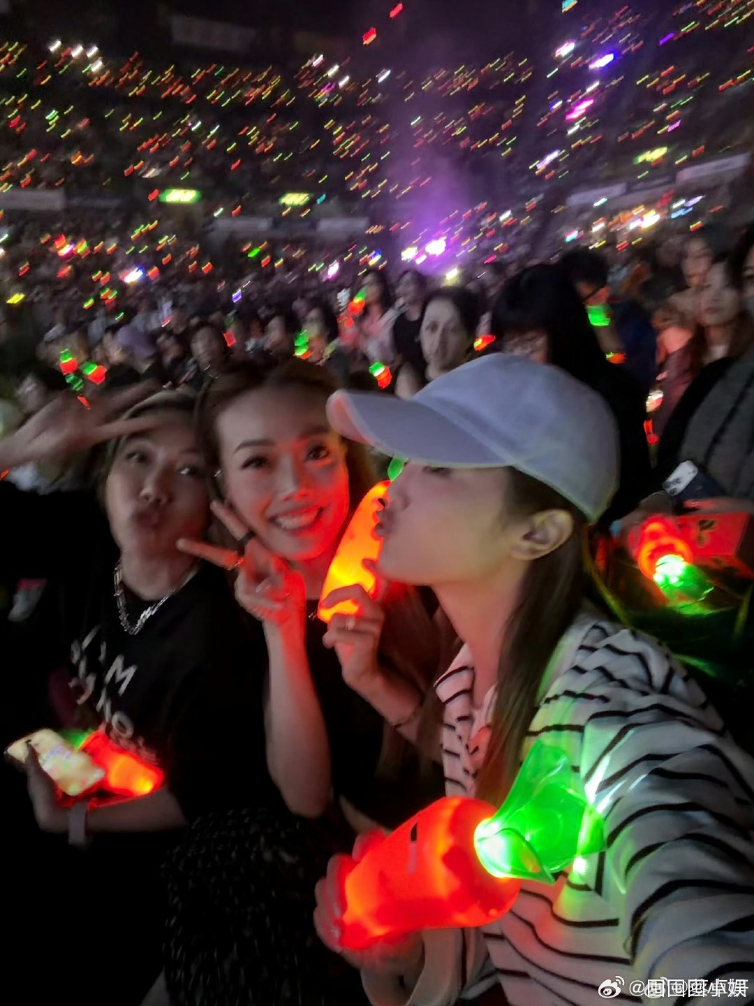 容祖儿阿Sa去看了黎明演唱会阿Sa容祖儿去看了黎明演唱会 容祖儿阿Sa去看了黎明