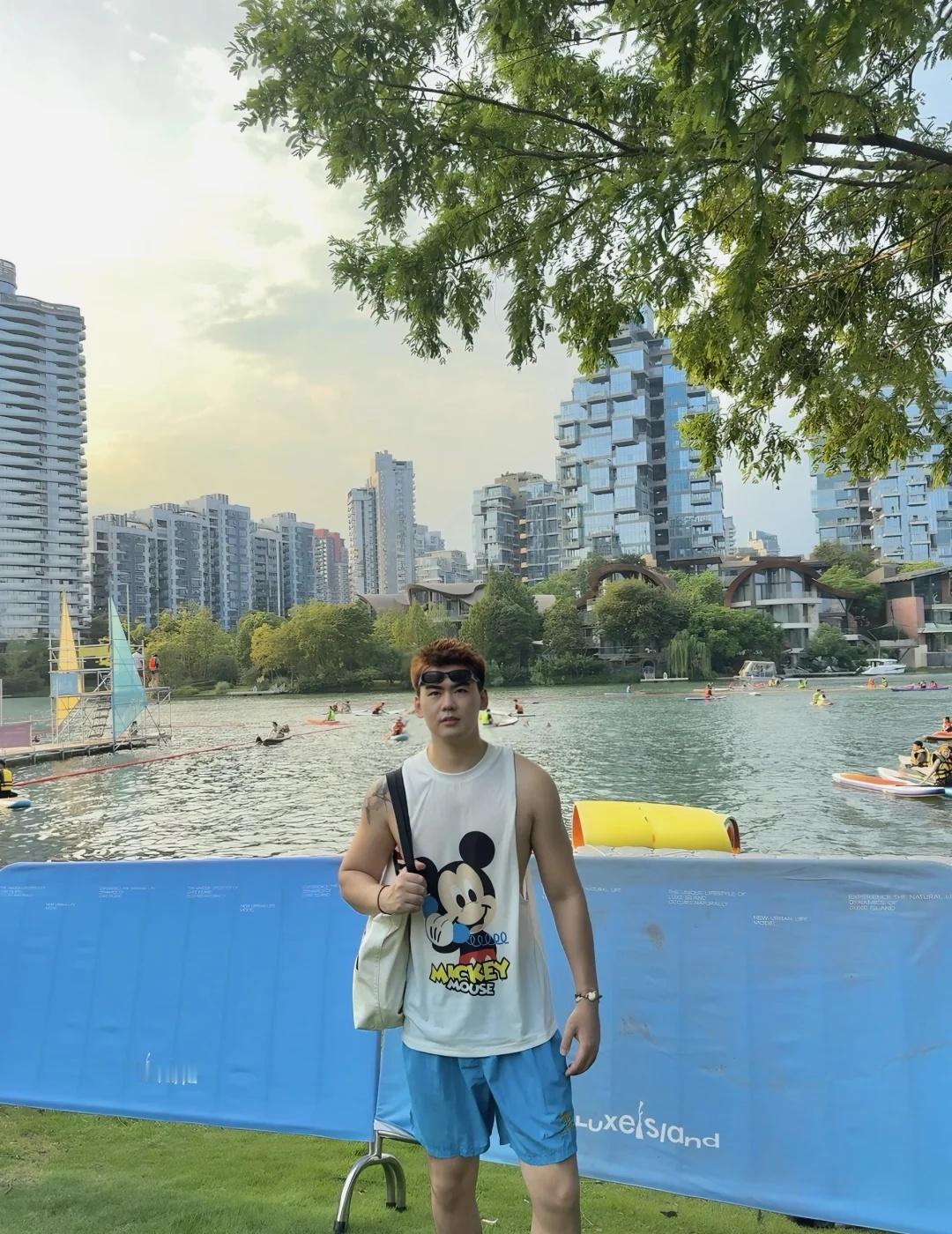 左滑看我跳水躺平💦
标记我的玩水地图 男生背心 毫无训练痕迹只有拍摄技巧