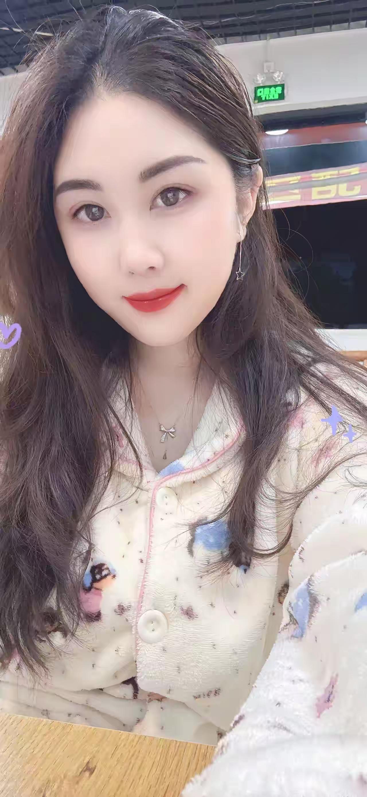 我想问一下
那些没有夫妻生活的日子
你们是怎么过来的
要说实话
反正我们也不认识