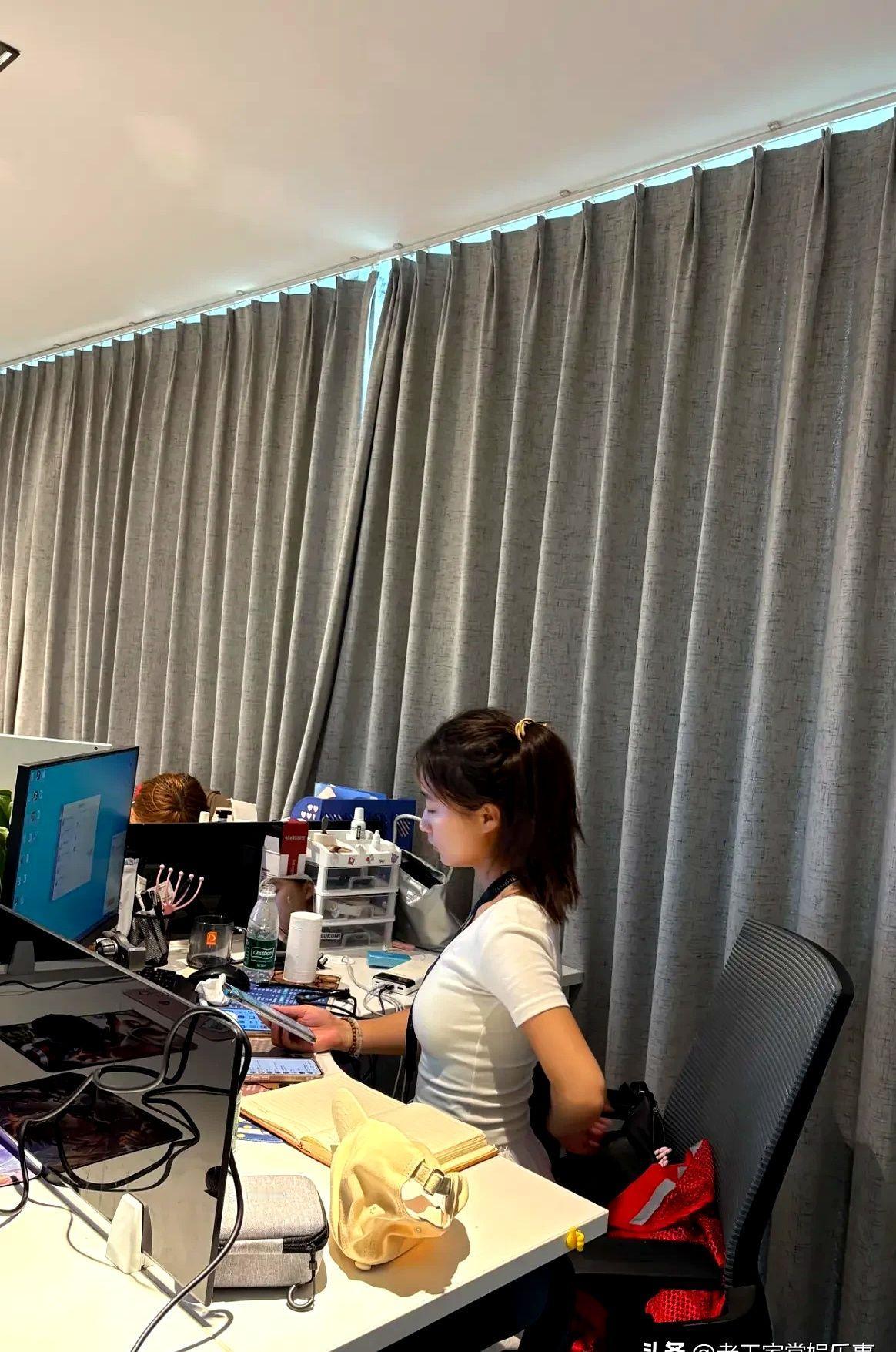 5年不涨薪，闲到发慌更慌

工资条像被时间冻住，一眼望到退休

他，月薪8000