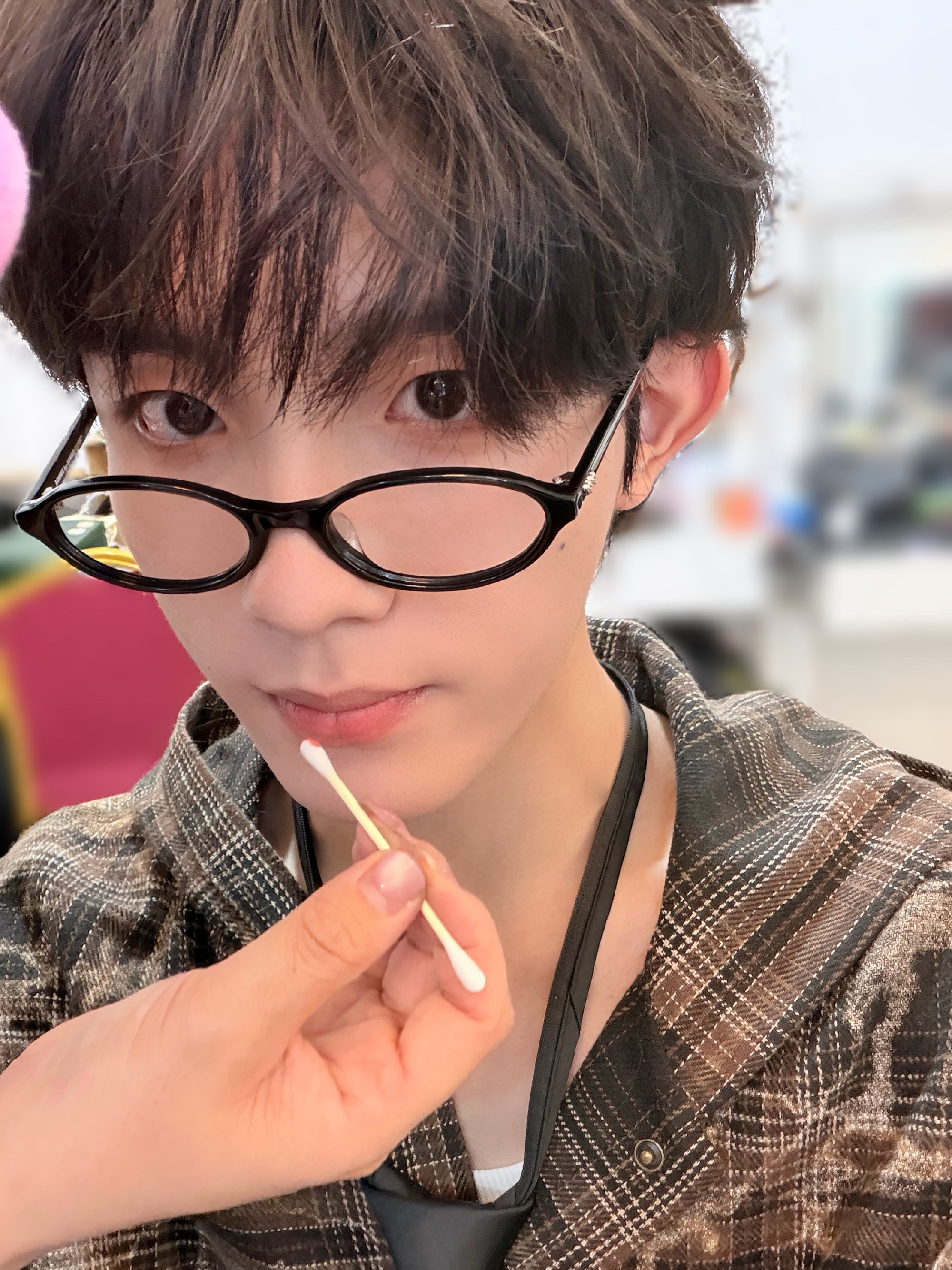 涂嘴唇这种事应该交给我来才对。。 