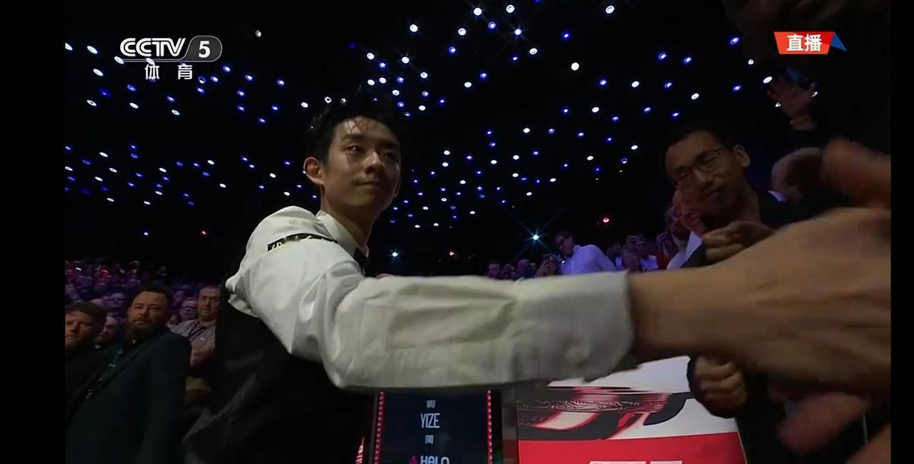 吴宜泽以18：17的比分战胜墨菲，荣获2026斯诺克世锦赛冠军🏆，恭喜恭喜！这