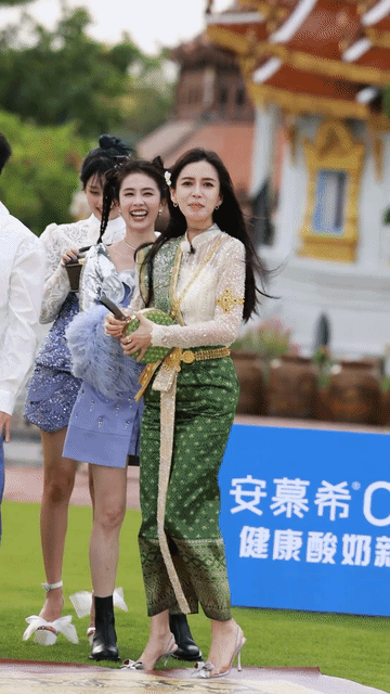 白鹿是美女，杨颖是女神，这就是区别，白鹿美的接地气，明艳靓丽，杨颖美的脱俗，飘逸